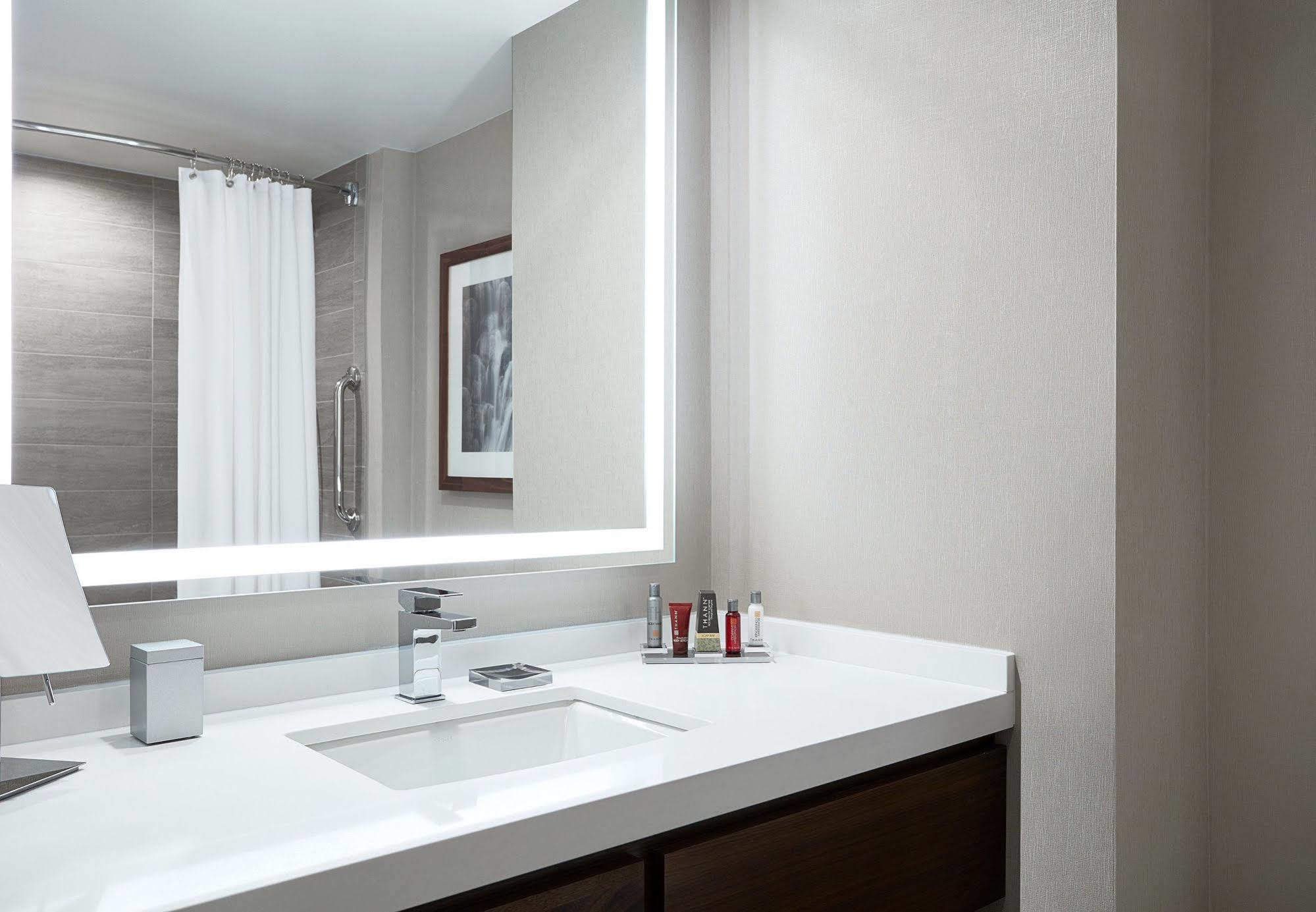 Ithaca Marriott Downtown On The Commons Hotel Eksteriør billede